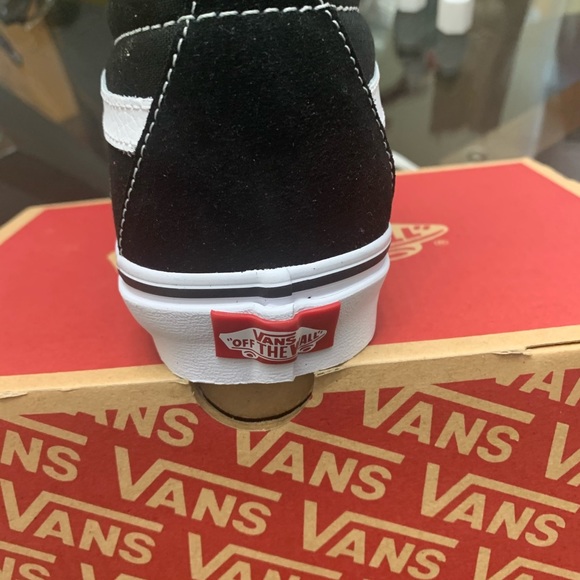 VANS - Picture 6 of 7